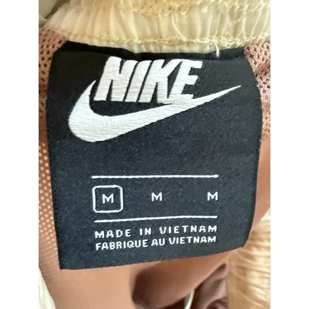Nike Sportswear Women’s Icon Clash Shorts Medium Beige Colorblock Retro